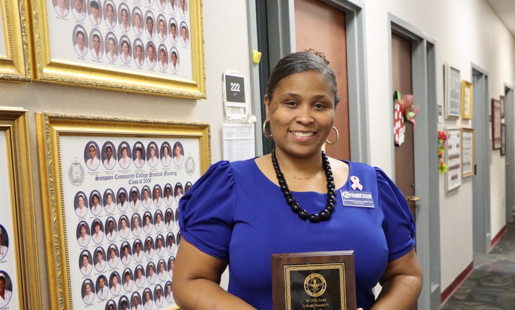 This image has an empty alt attribute; its file name is excel-award-1.jpg