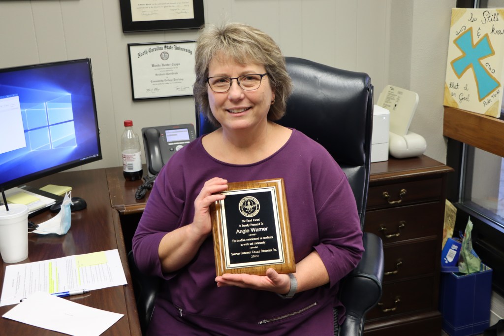 This image has an empty alt attribute; its file name is excel-award-4.jpg